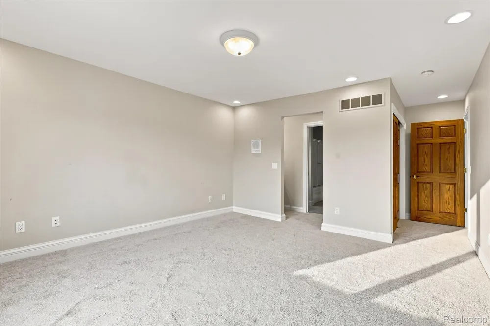8263 Pine Hollow Trail Grand Blanc Charter Township, MI 48439