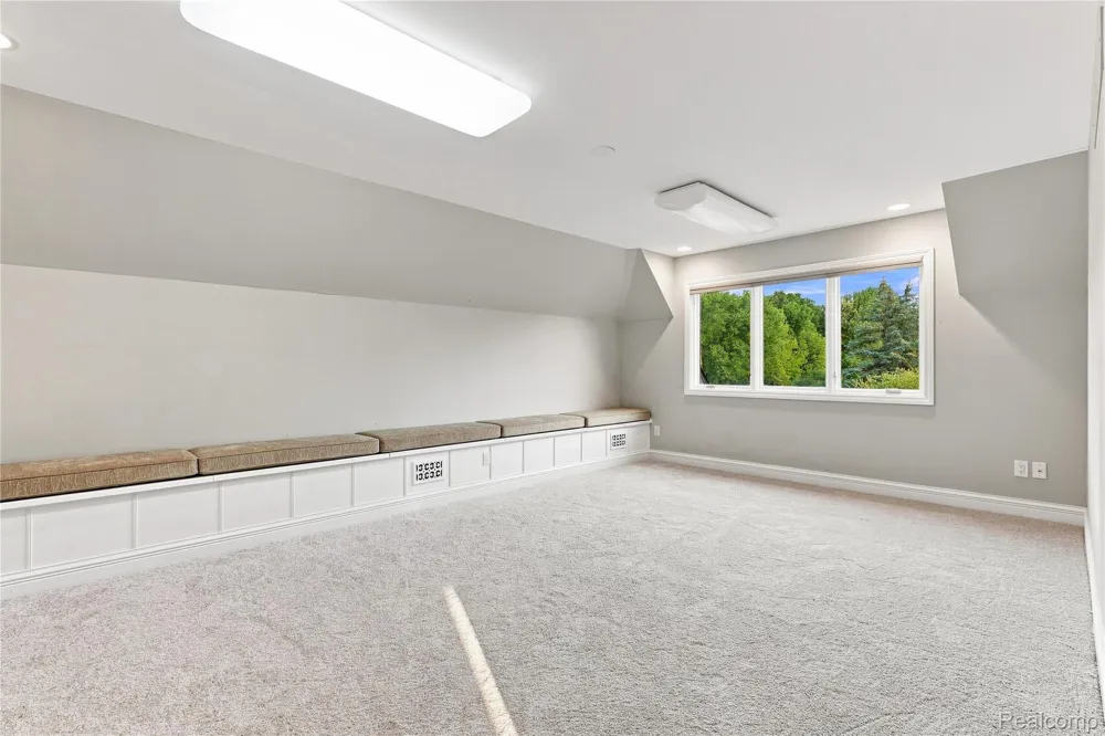 8263 Pine Hollow Trail Grand Blanc Charter Township, MI 48439