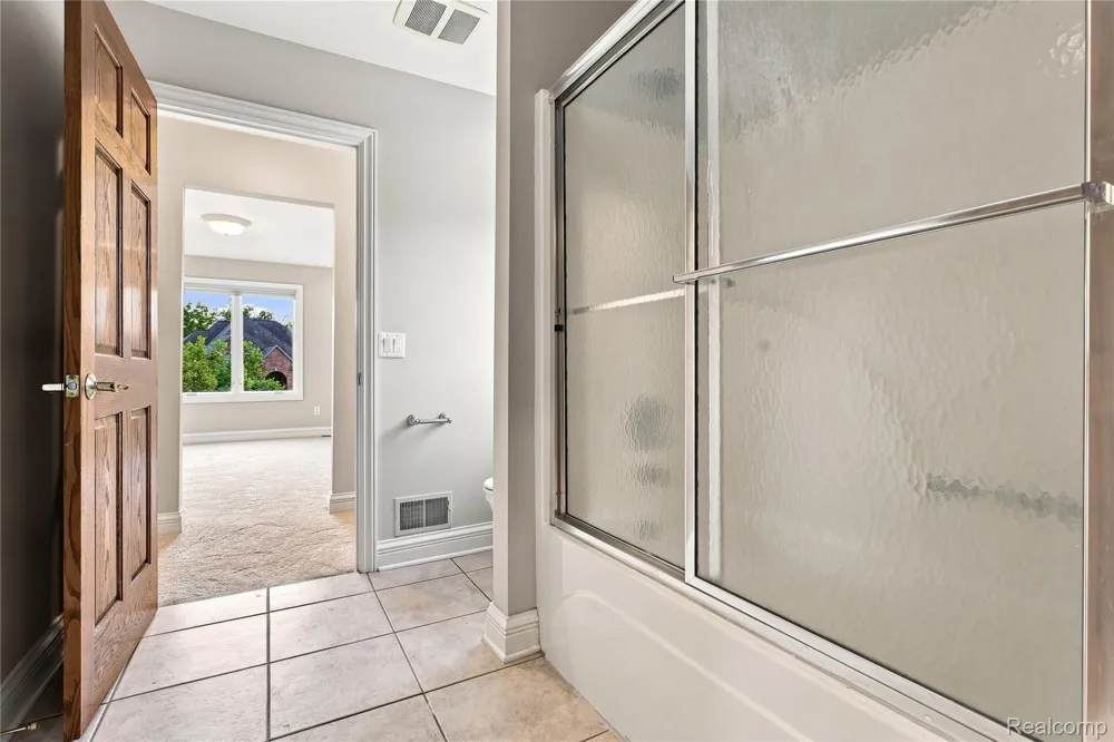 8263 Pine Hollow Trail Grand Blanc Charter Township, MI 48439