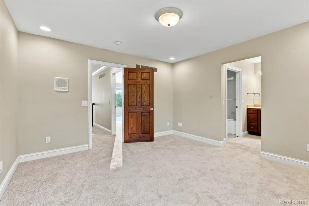 8263 Pine Hollow Trail Grand Blanc Charter Township, MI 48439