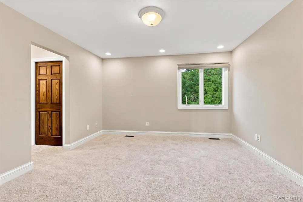 8263 Pine Hollow Trail Grand Blanc Charter Township, MI 48439