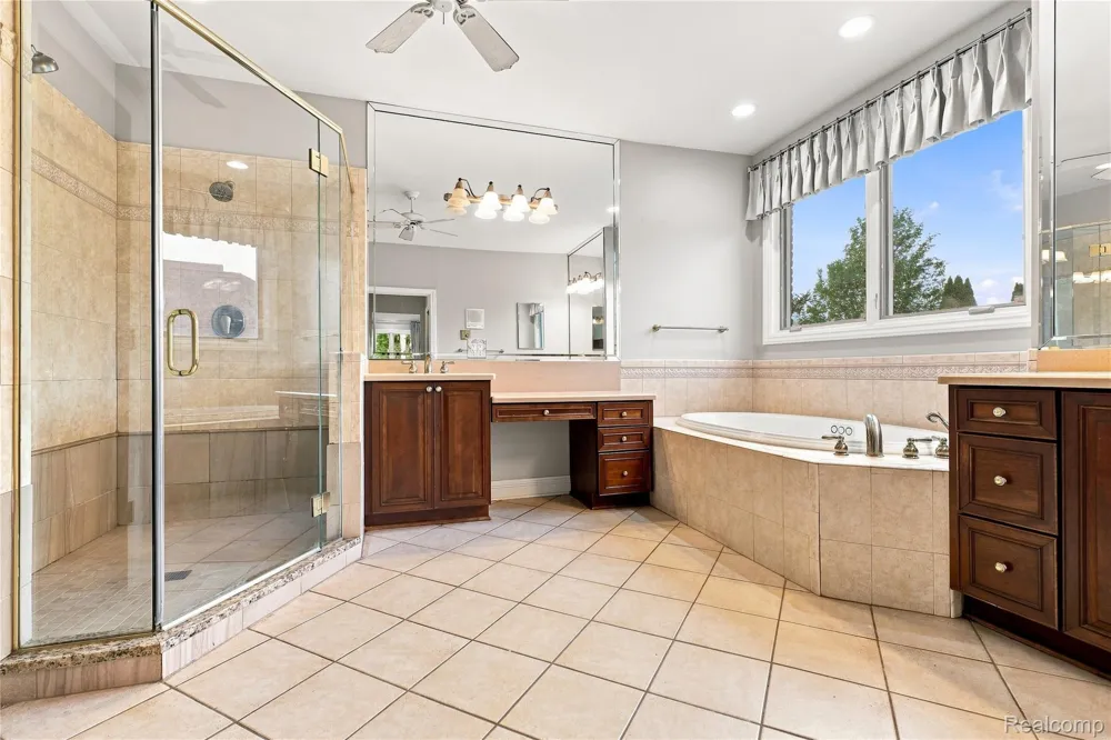 8263 Pine Hollow Trail Grand Blanc Charter Township, MI 48439