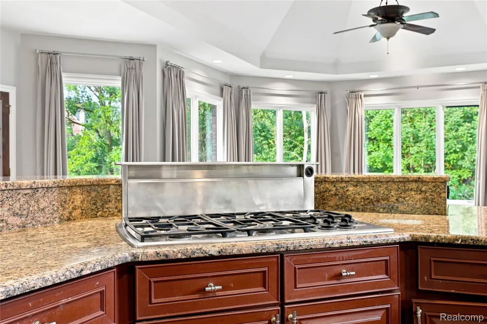 8263 Pine Hollow Trail Grand Blanc Charter Township, MI 48439