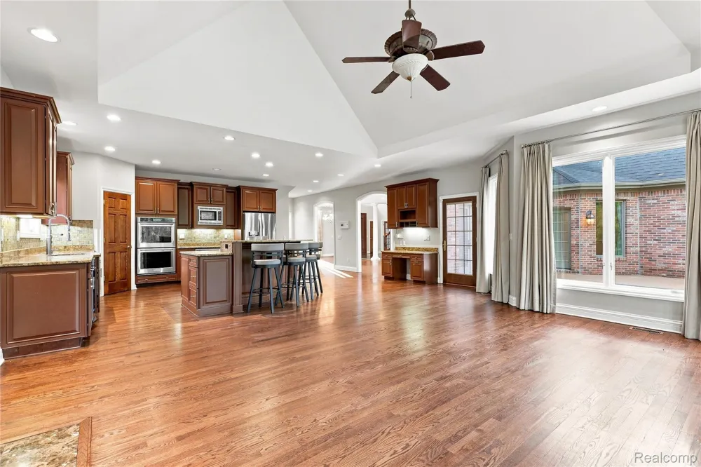 8263 Pine Hollow Trail Grand Blanc Charter Township, MI 48439