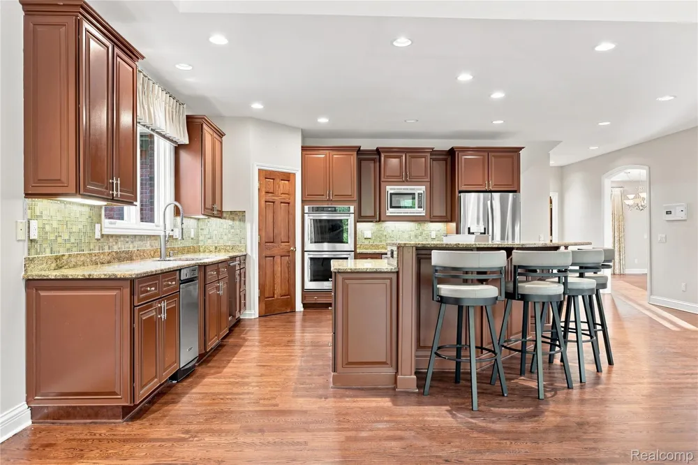 8263 Pine Hollow Trail Grand Blanc Charter Township, MI 48439
