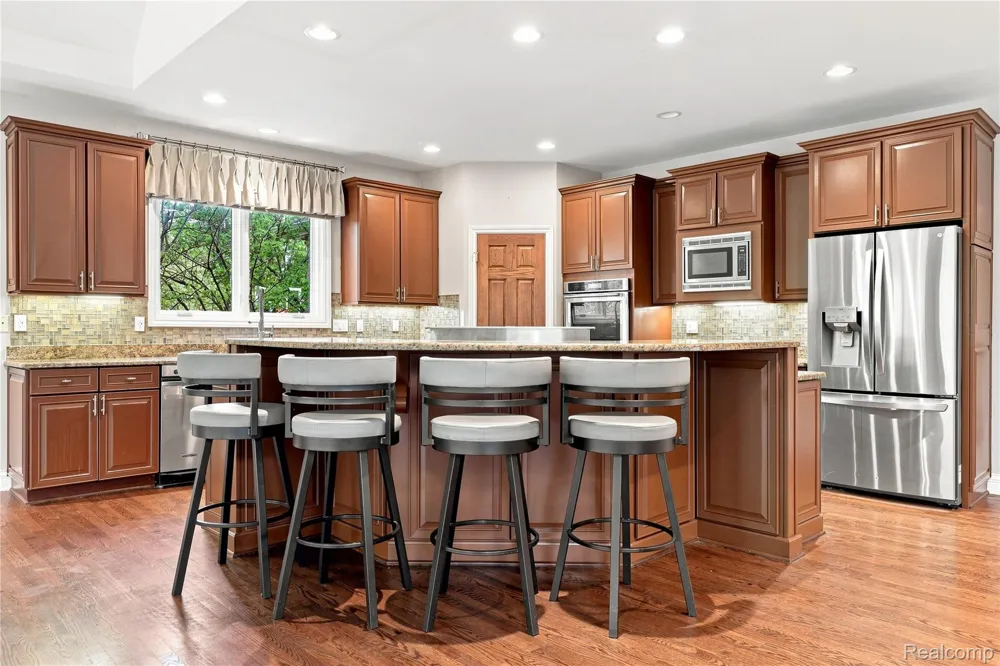 8263 Pine Hollow Trail Grand Blanc Charter Township, MI 48439