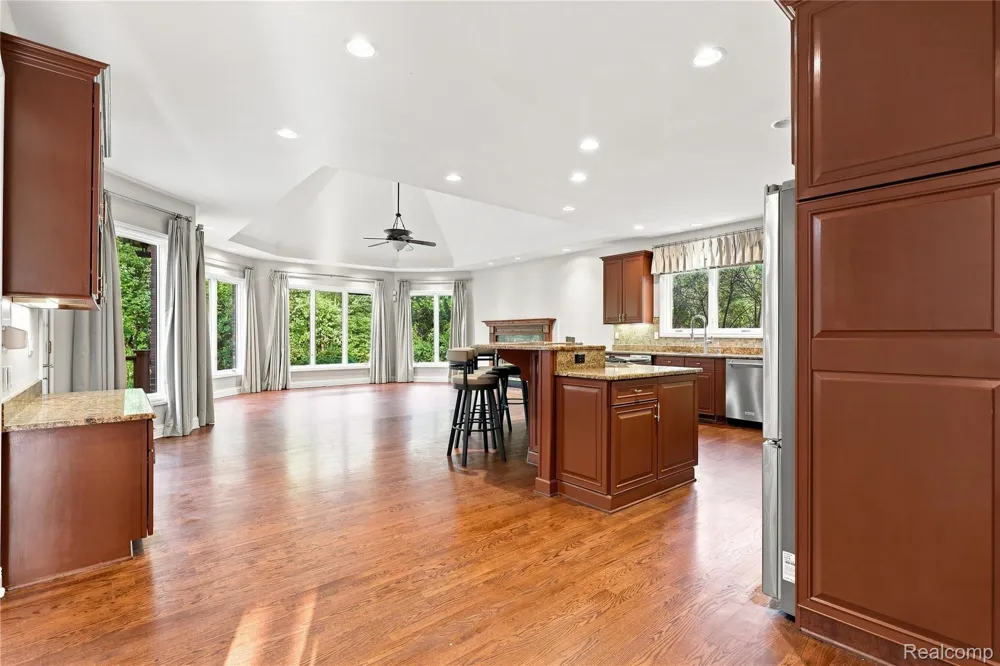 8263 Pine Hollow Trail Grand Blanc Charter Township, MI 48439