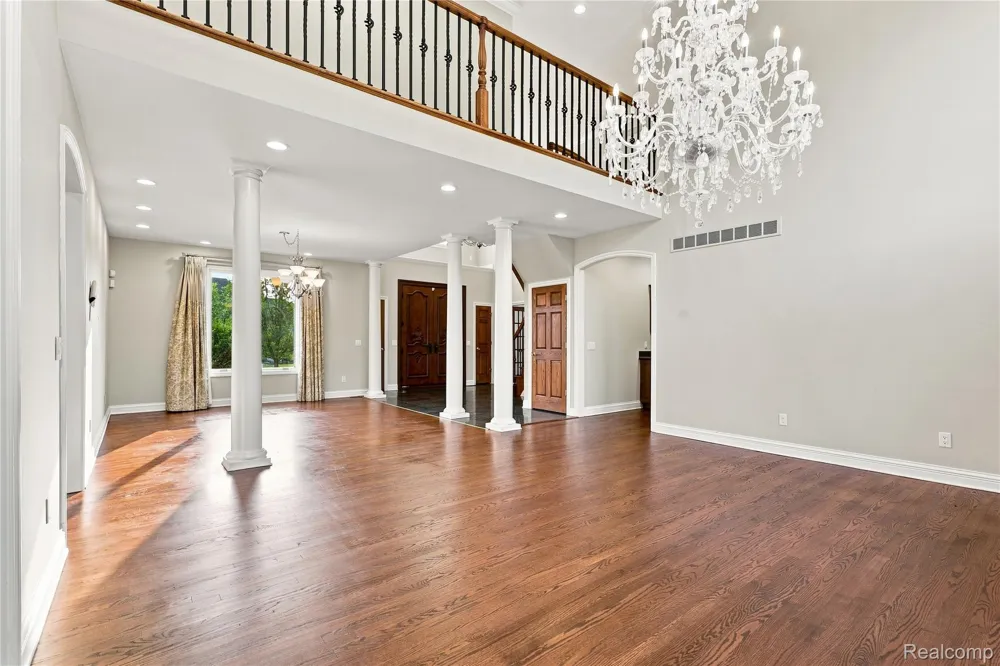 8263 Pine Hollow Trail Grand Blanc Charter Township, MI 48439