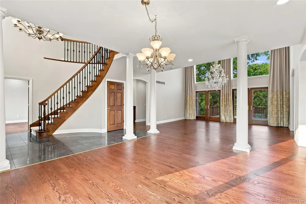 8263 Pine Hollow Trail Grand Blanc Charter Township, MI 48439