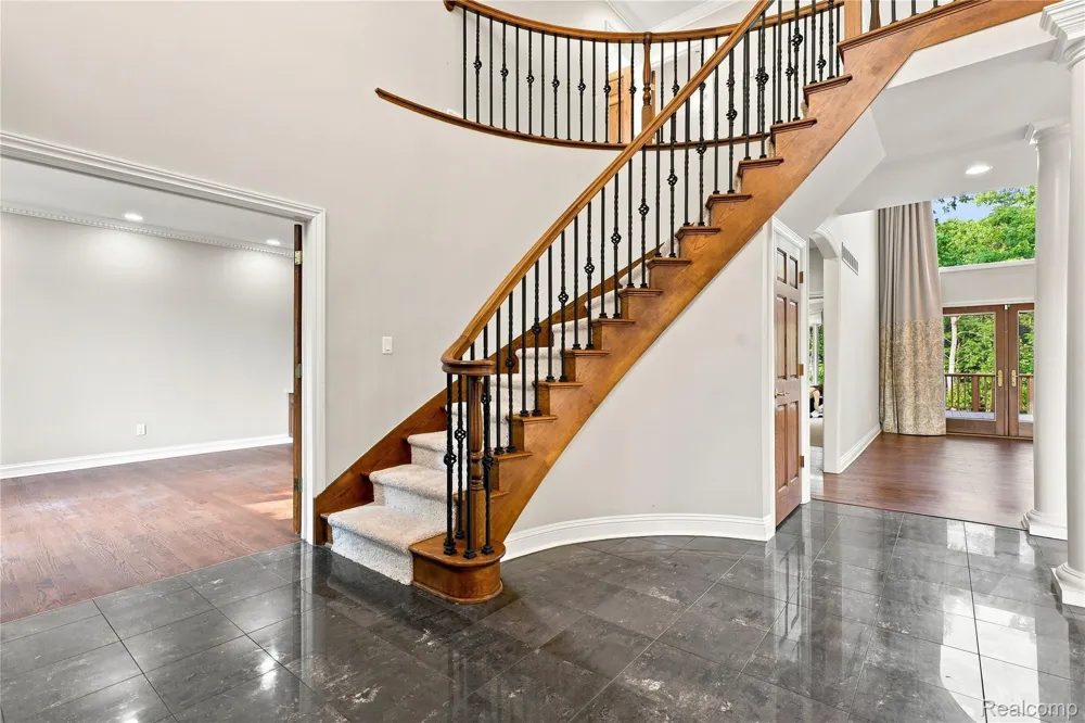 8263 Pine Hollow Trail Grand Blanc Charter Township, MI 48439