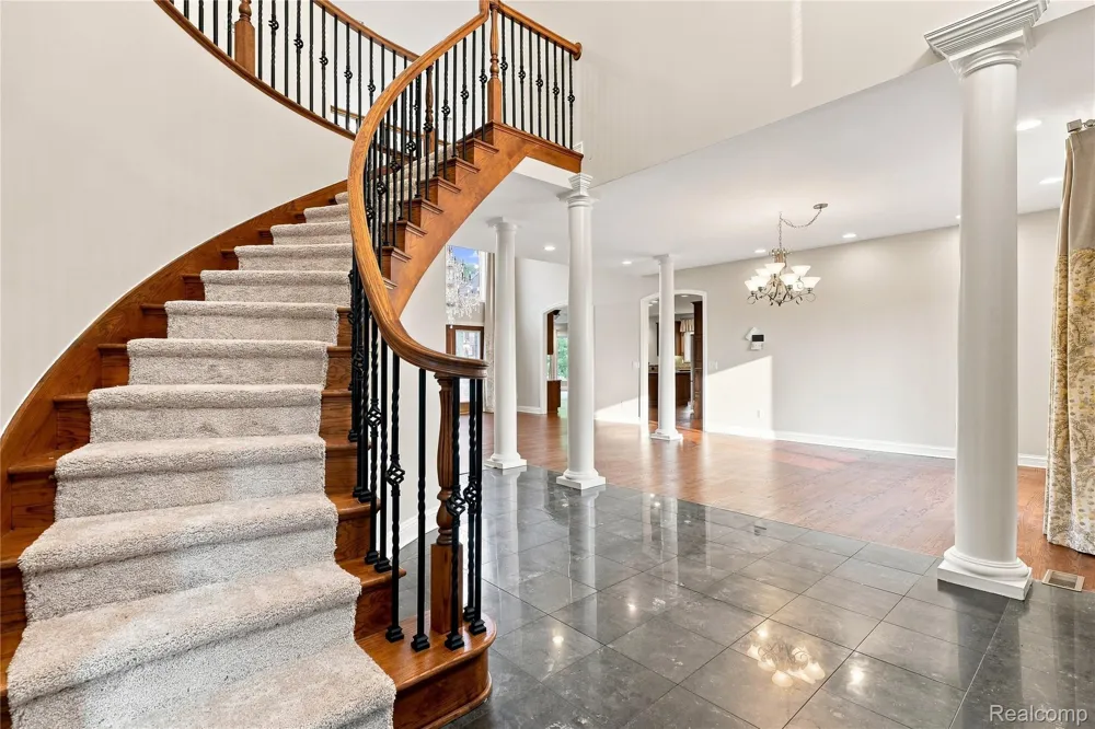 8263 Pine Hollow Trail Grand Blanc Charter Township, MI 48439