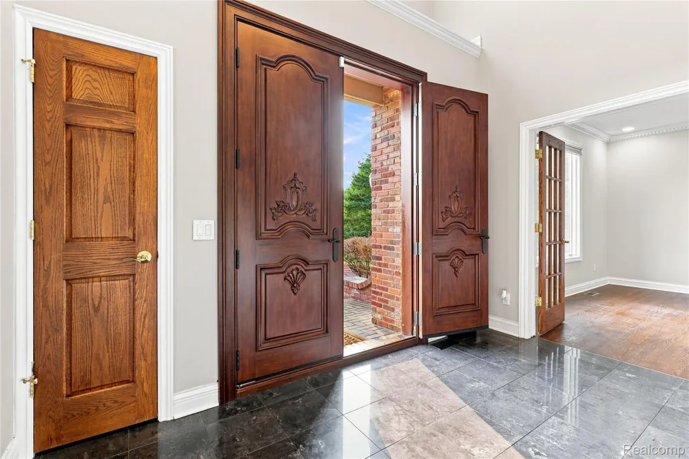 8263 Pine Hollow Trail Grand Blanc Charter Township, MI 48439