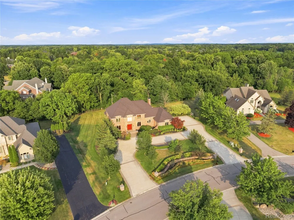 8263 Pine Hollow Trail Grand Blanc Charter Township, MI 48439