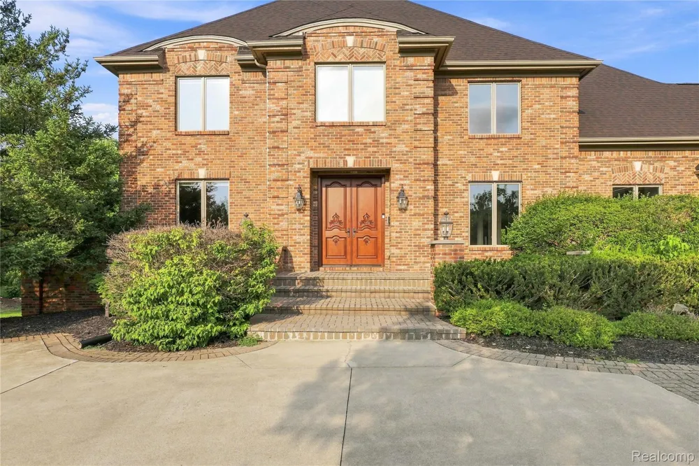 8263 Pine Hollow Trail Grand Blanc Charter Township, MI 48439