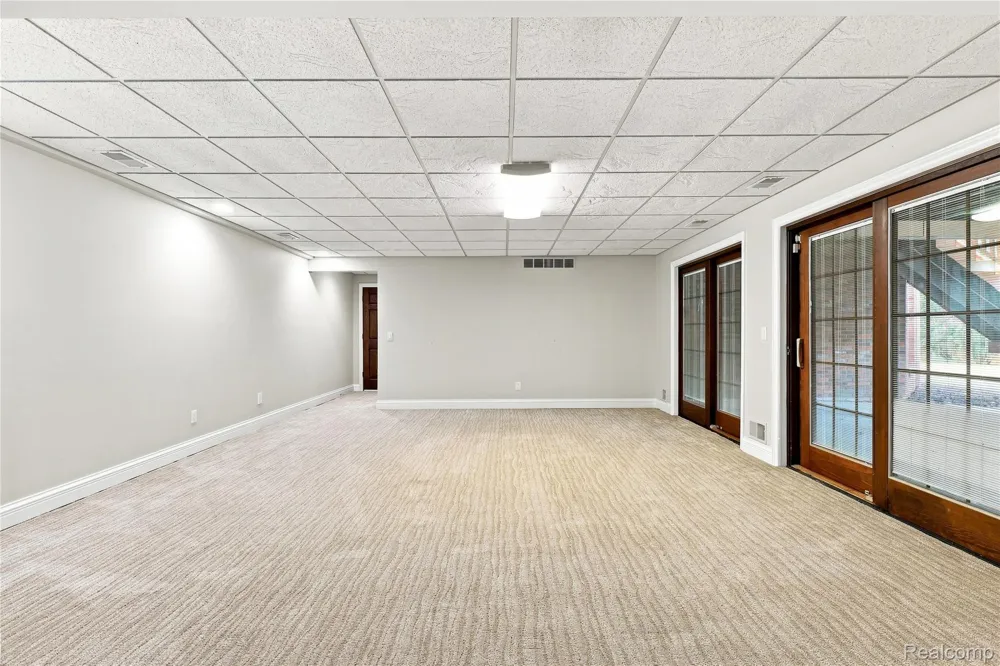 8263 Pine Hollow Trail Grand Blanc Charter Township, MI 48439