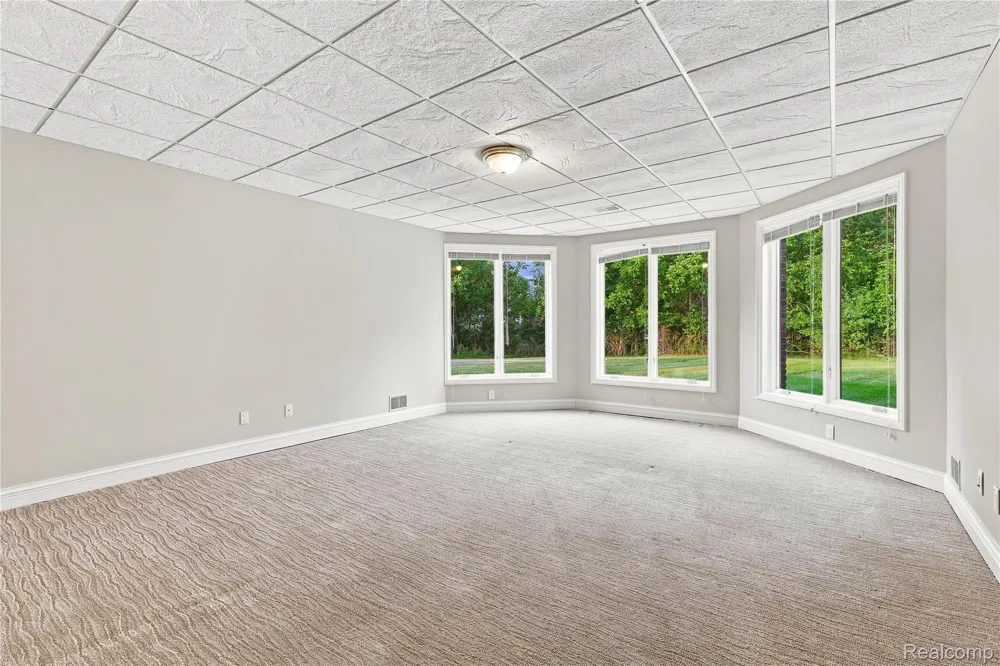8263 Pine Hollow Trail Grand Blanc Charter Township, MI 48439