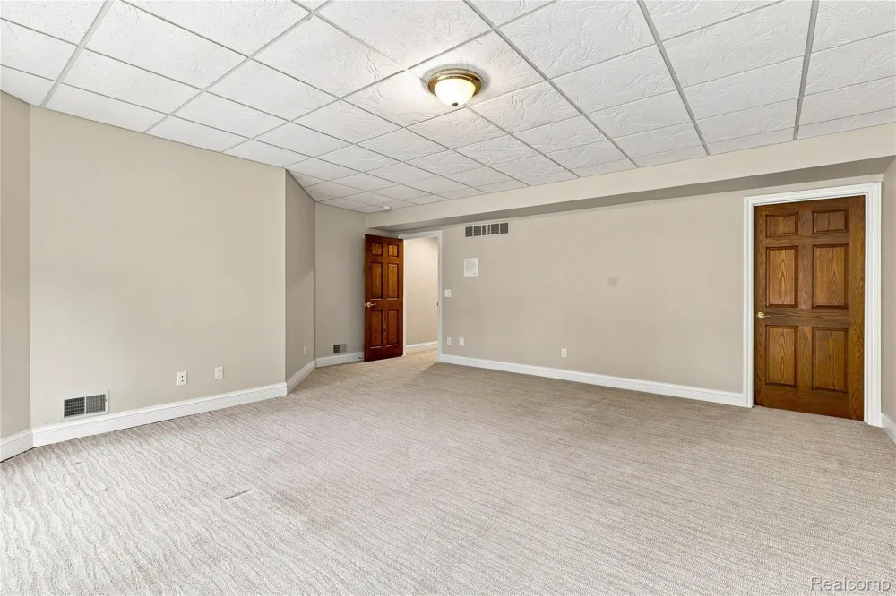 8263 Pine Hollow Trail Grand Blanc Charter Township, MI 48439