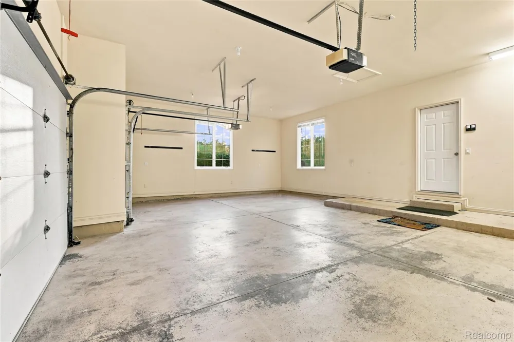 8263 Pine Hollow Trail Grand Blanc Charter Township, MI 48439