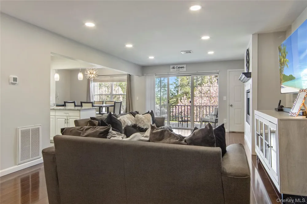 1009 Washington Green New Windsor, NY 12553