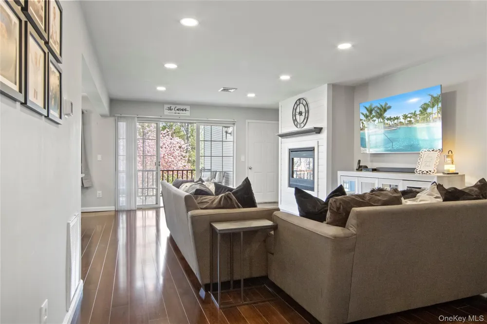 1009 Washington Green New Windsor, NY 12553