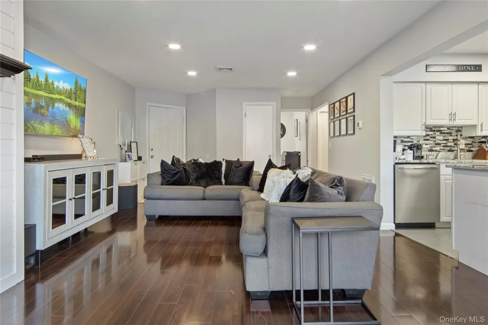 1009 Washington Green New Windsor, NY 12553