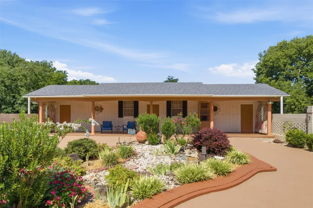 735 W Holiday Lane Claremore, OK 74017