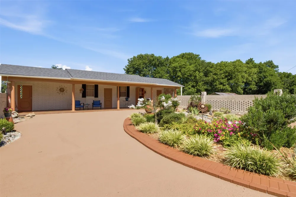 735 W Holiday Lane Claremore, OK 74017