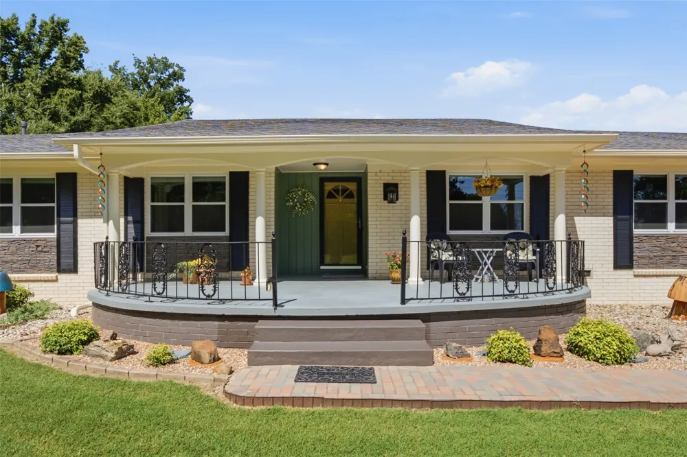735 W Holiday Lane Claremore, OK 74017