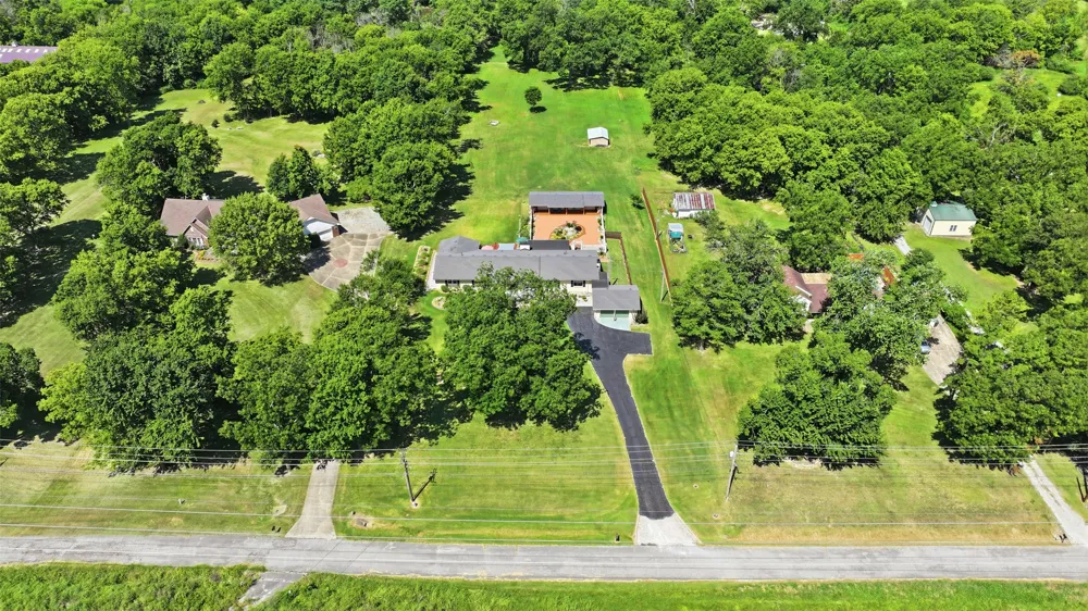 735 W Holiday Lane Claremore, OK 74017