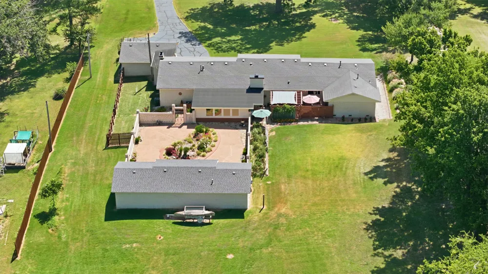 735 W Holiday Lane Claremore, OK 74017