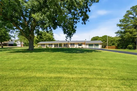 735 W Holiday Lane
