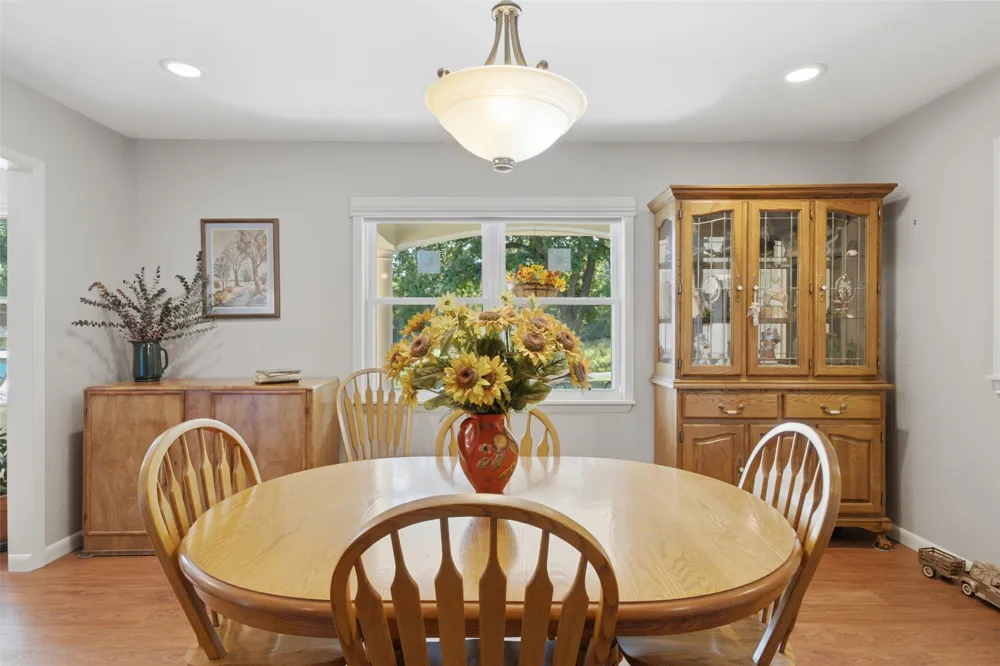 735 W Holiday Lane Claremore, OK 74017