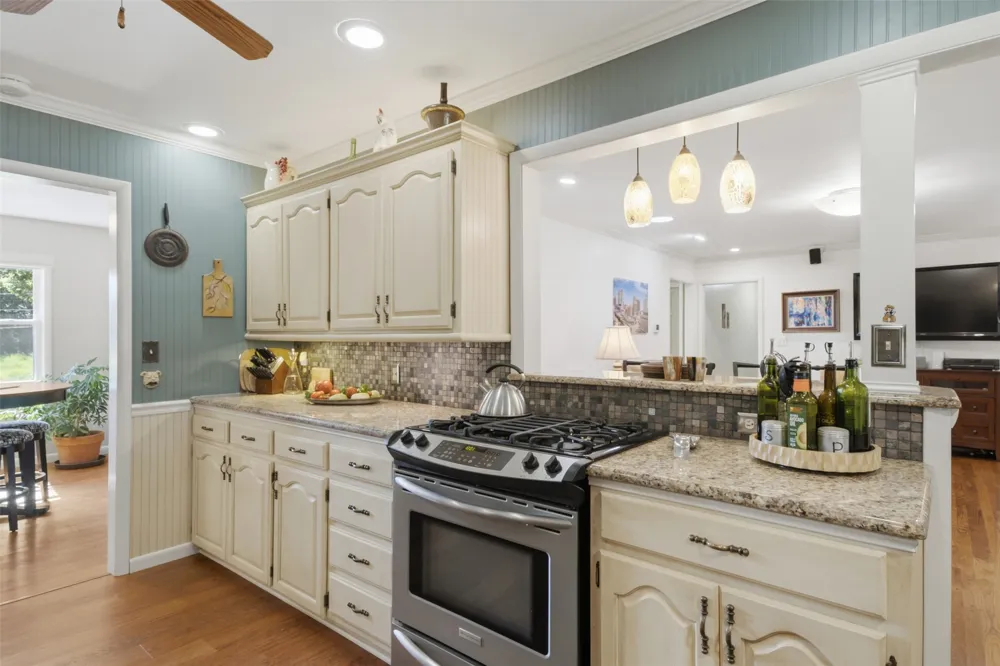 735 W Holiday Lane Claremore, OK 74017
