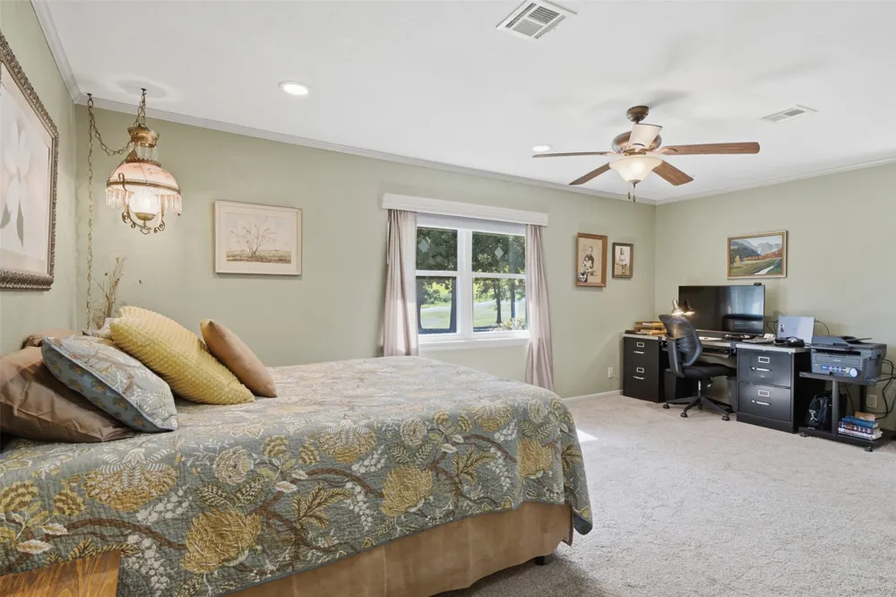 735 W Holiday Lane Claremore, OK 74017