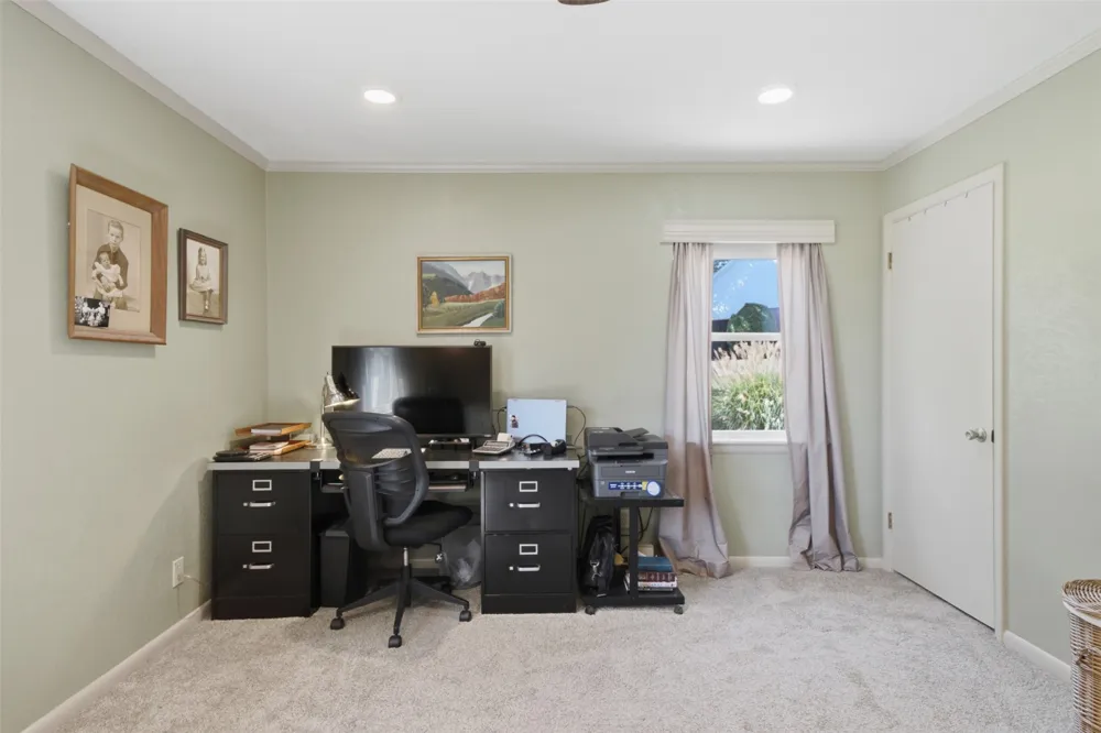 735 W Holiday Lane Claremore, OK 74017