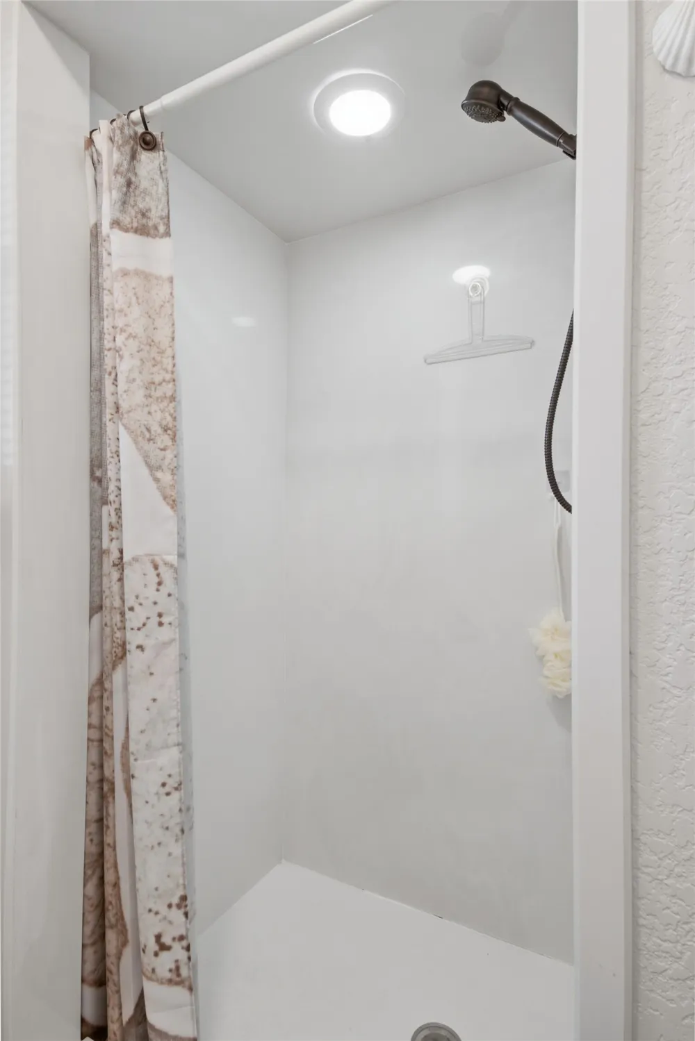 735 W Holiday Lane Claremore, OK 74017