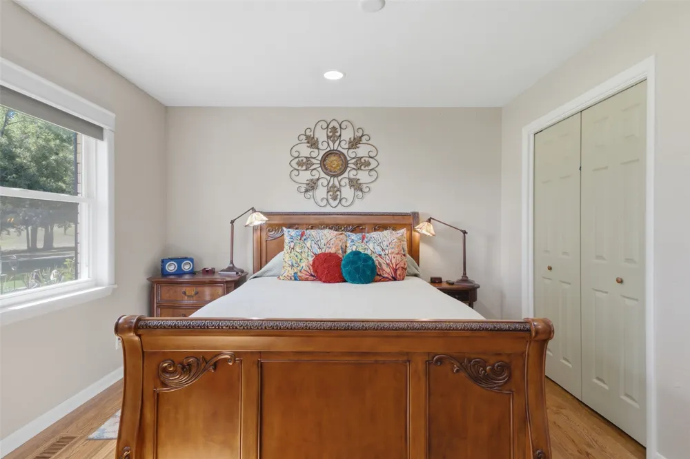735 W Holiday Lane Claremore, OK 74017