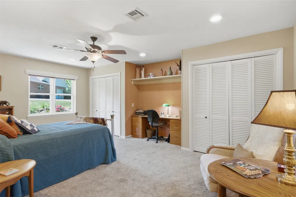 735 W Holiday Lane Claremore, OK 74017