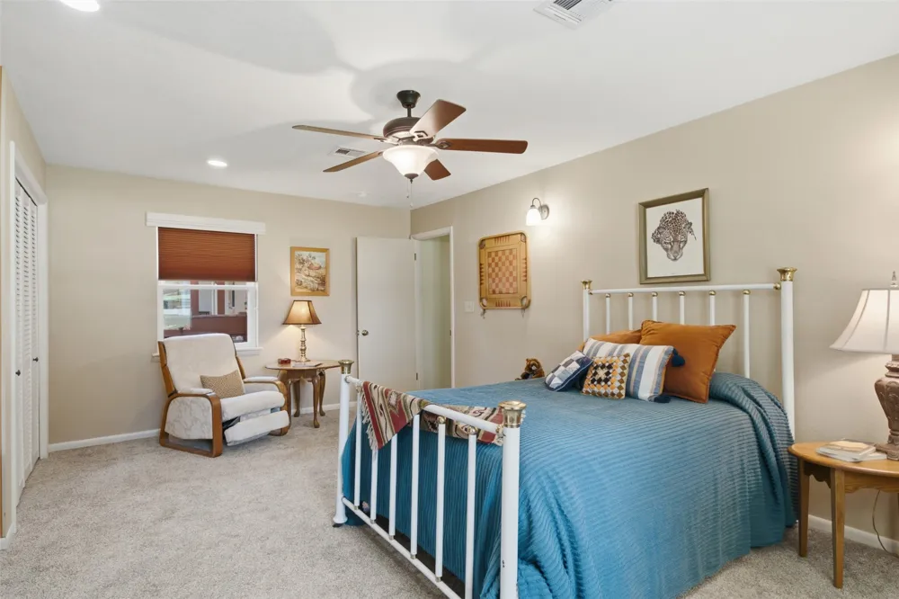 735 W Holiday Lane Claremore, OK 74017