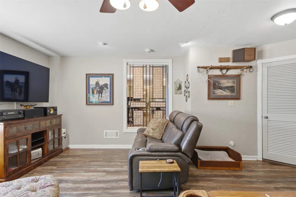 735 W Holiday Lane Claremore, OK 74017