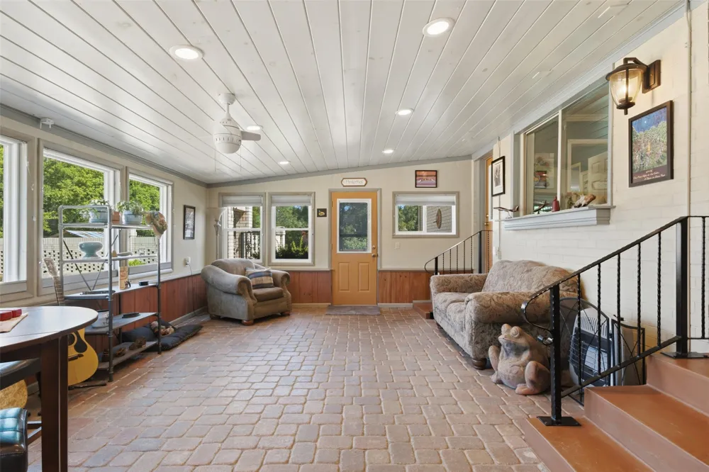 735 W Holiday Lane Claremore, OK 74017