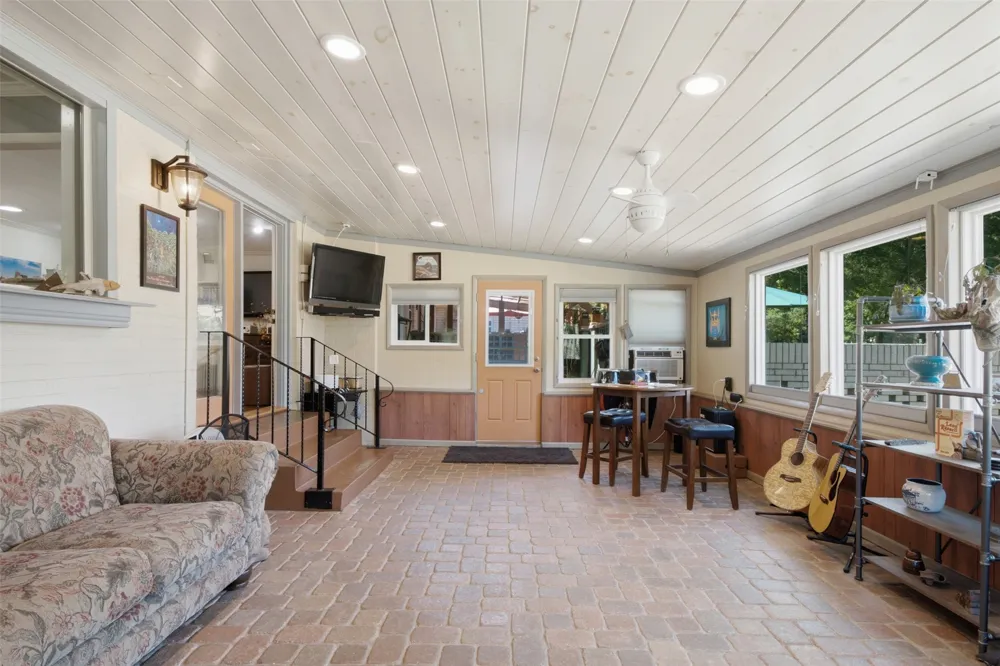 735 W Holiday Lane Claremore, OK 74017