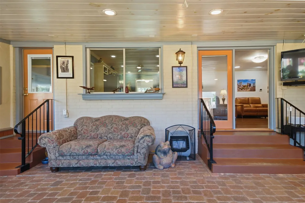 735 W Holiday Lane Claremore, OK 74017