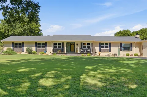 735 W Holiday Lane