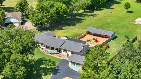 735 W Holiday Lane