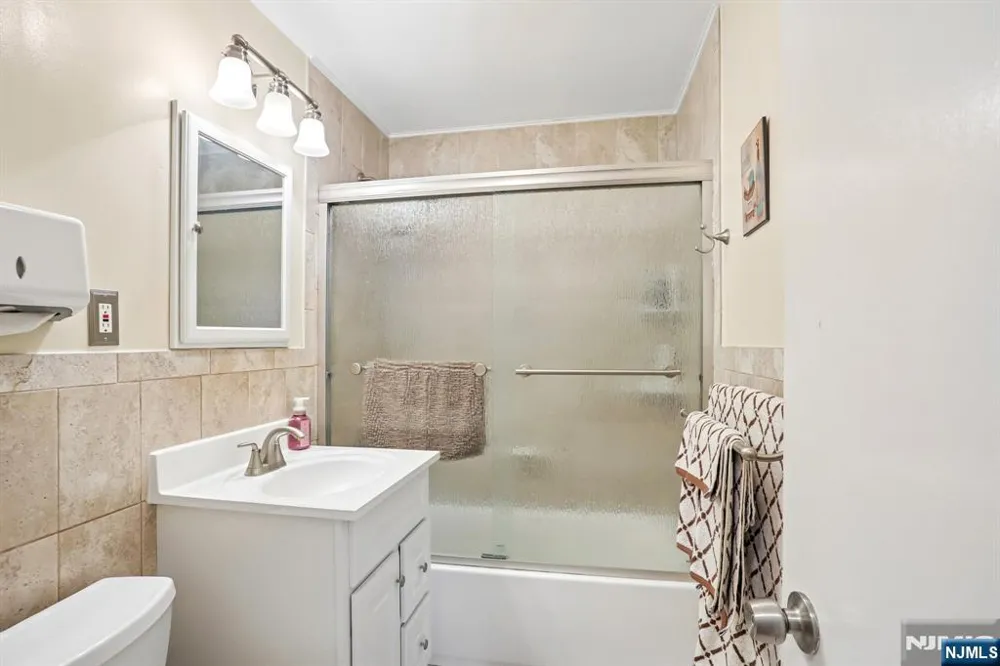 10 Independence Drive Roselle, NJ 07203