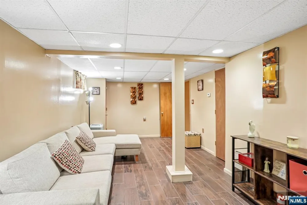 10 Independence Drive Roselle, NJ 07203