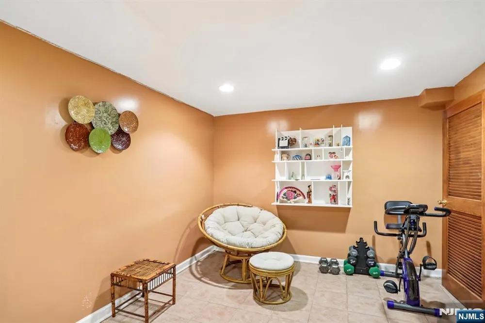10 Independence Drive Roselle, NJ 07203