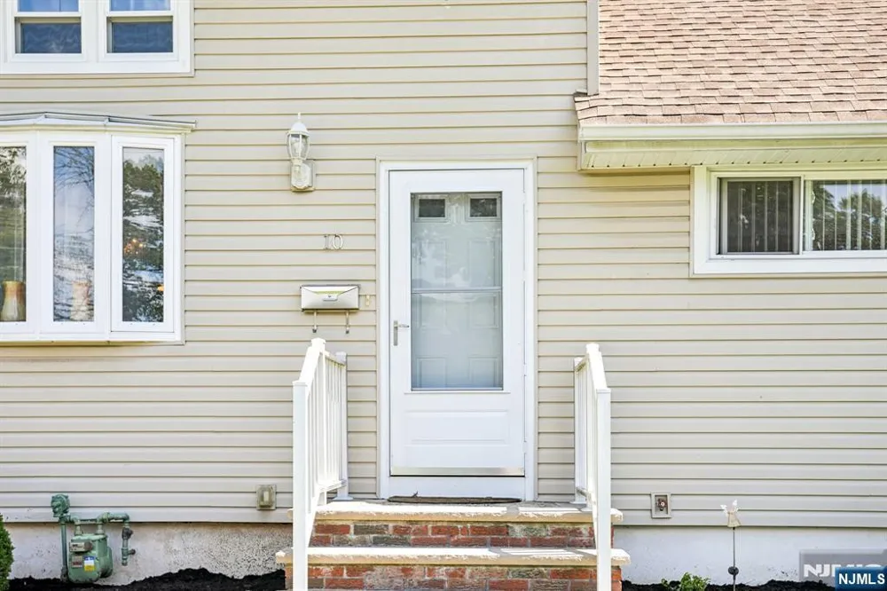 10 Independence Drive Roselle, NJ 07203