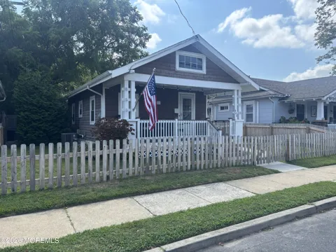 606 Hammond Avenue